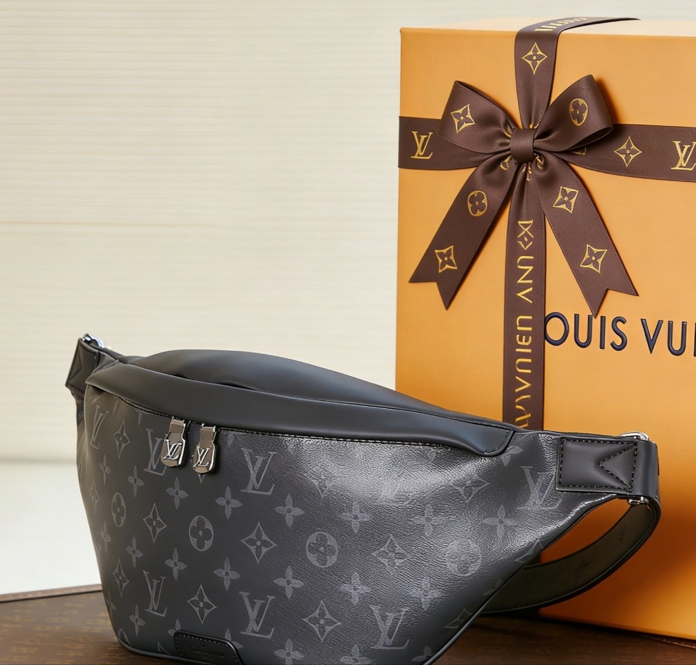 <AUTHENTIC>Louis Vuitton Discovery Bumbag - Picture 2 of 6